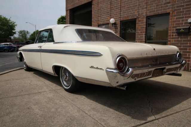 Ford Galaxie 1962 image number 2