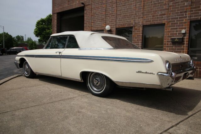 Ford Galaxie 1962 image number 27