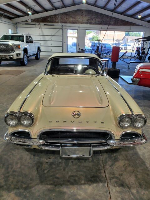 Chevrolet Corvette 1962 image number 10