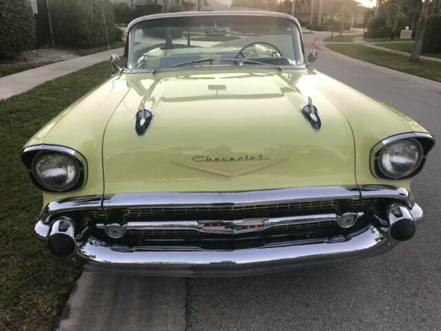 Chevrolet Bel-Air Convertible 1957 image number 2