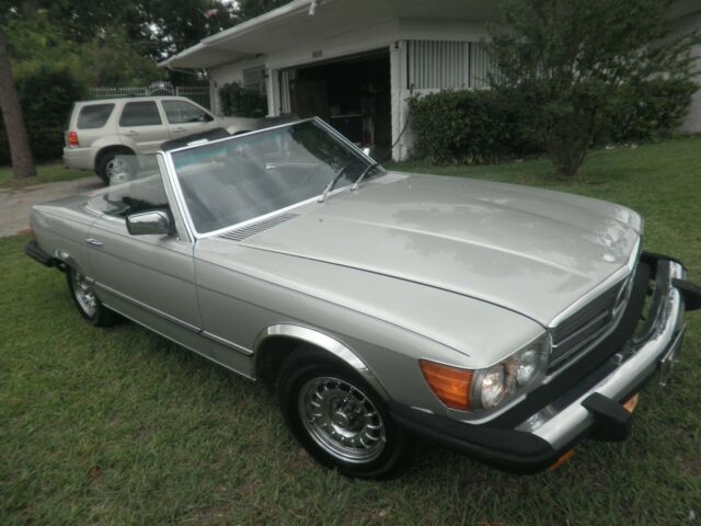 Mercedes-Benz SL-Class 1977 image number 2