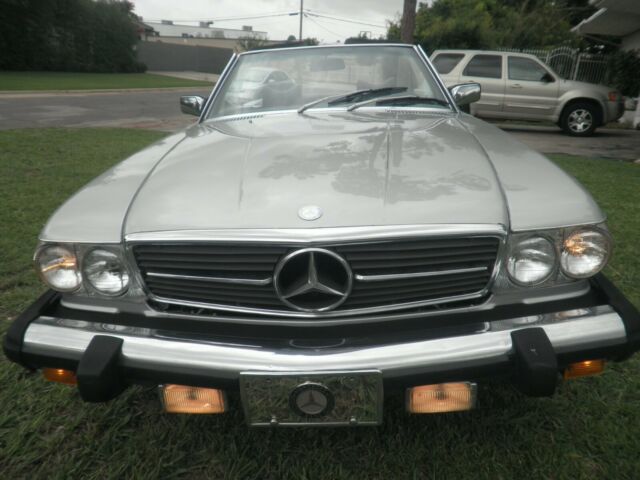 Mercedes-Benz SL-Class 1977 image number 25