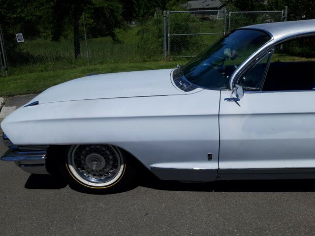 Cadillac Series 60 1961 image number 10