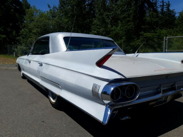 Cadillac Series 60 1961 image number 27