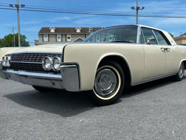 Lincoln Continental 1962 image number 1