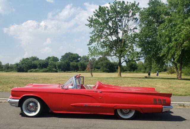 Ford Thunderbird 1960 image number 0