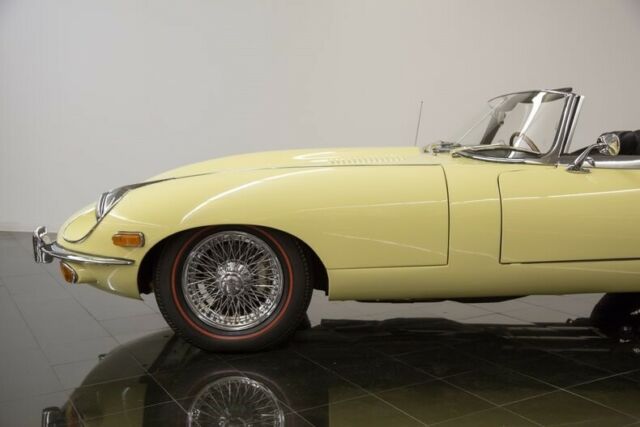 Jaguar E-Type 1969 image number 30