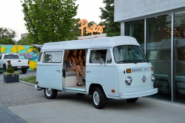 Volkswagen Bus/Vanagon 1974 image number 2