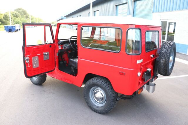 Toyota Land Cruiser 1973 image number 11