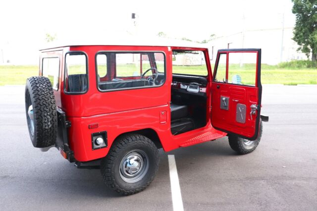 Toyota Land Cruiser 1973 image number 16