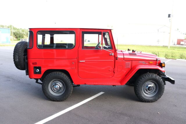 Toyota Land Cruiser 1973 image number 28