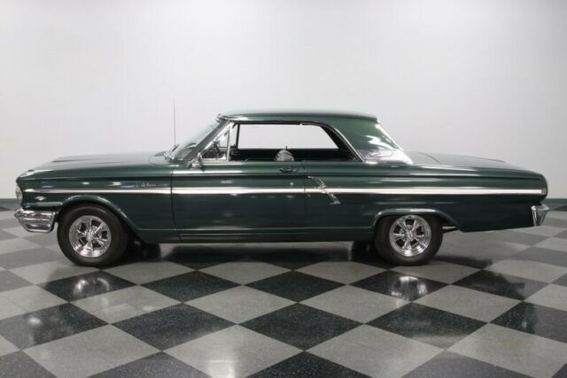 Ford Fairlane 1964 image number 2