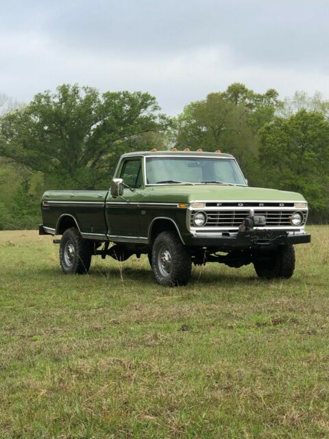 Ford F-250 1975 image number 0