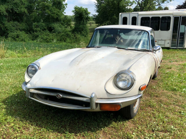 Jaguar E-Type 1969 image number 11