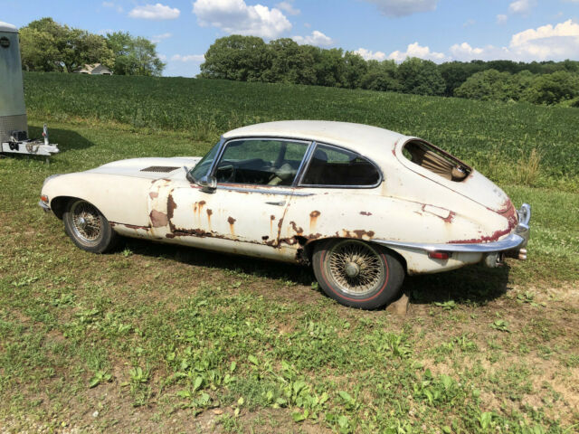 Jaguar E-Type 1969 image number 14