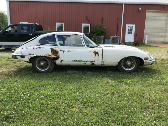 Jaguar E-Type 1969 image number 17