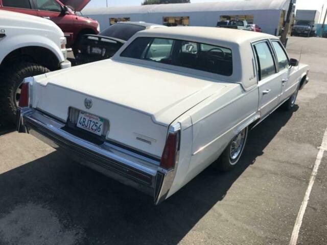 Cadillac Fleetwood 1977 image number 2