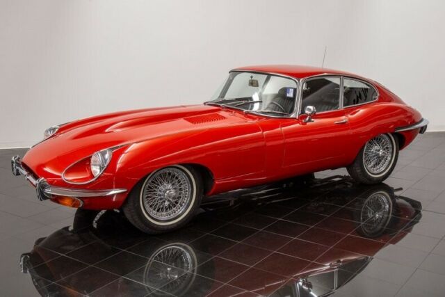 Jaguar E-Type 1970 image number 1