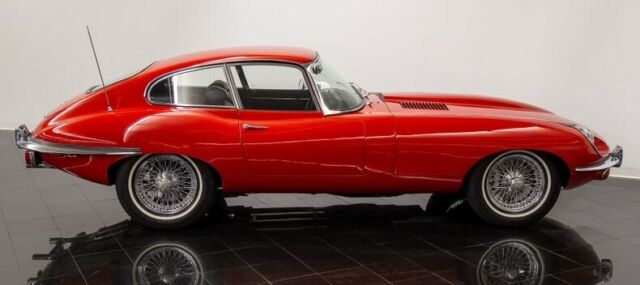 Jaguar E-Type 1970 image number 18