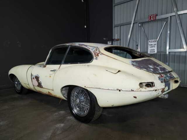 Jaguar E-Type 1963 image number 29