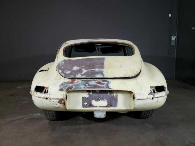 Jaguar E-Type 1963 image number 30