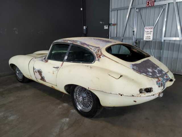 Jaguar E-Type 1963 image number 33