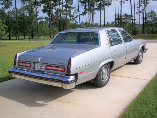 Oldsmobile Ninety-Eight 1977 image number 16