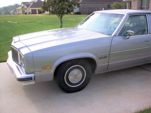 Oldsmobile Ninety-Eight 1977 image number 17