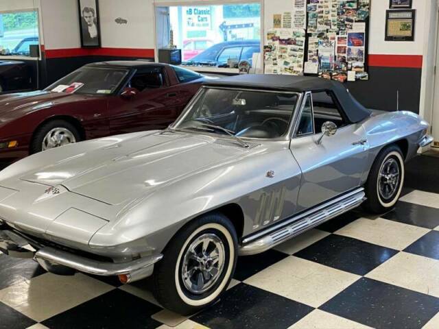 Chevrolet Corvette 1965 image number 0