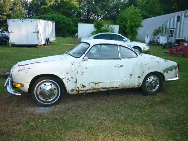 Volkswagen Karmann Ghia 1971 image number 2