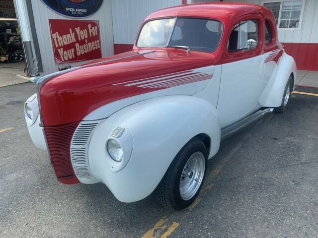 Ford Deluxe 1940 image number 4