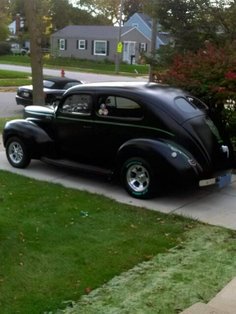 Ford Deluxe 1940 image number 1