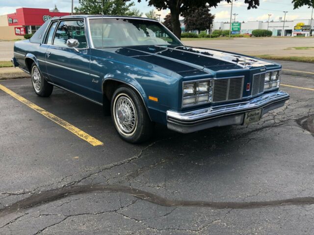 Oldsmobile Eighty-Eight 1977 image number 30