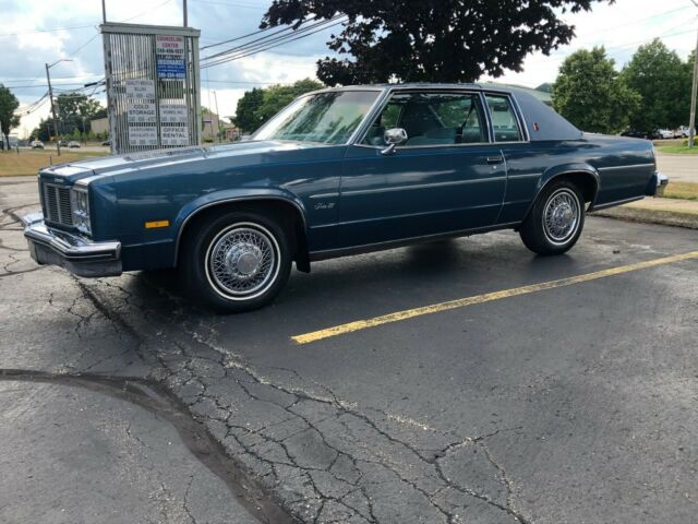 Oldsmobile Eighty-Eight 1977 image number 31