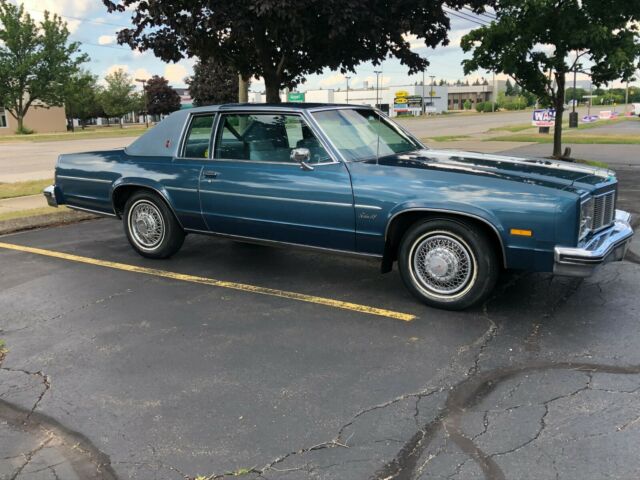 Oldsmobile Eighty-Eight 1977 image number 32