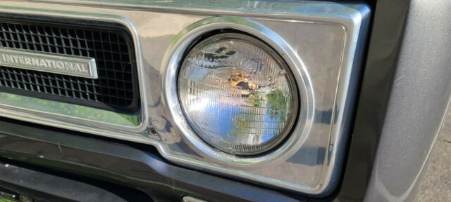 International Harvester Travelall 1971 image number 2