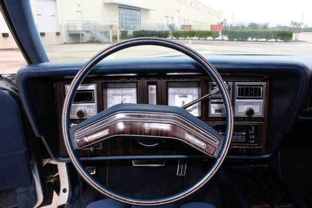 Lincoln Continental 1979 image number 32