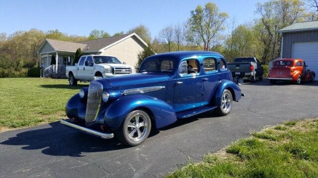 Oldsmobile 4 Dr Sedan 1935 image number 0