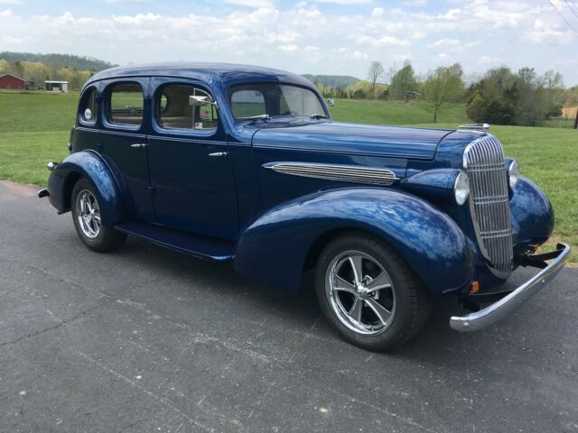 Oldsmobile 4 Dr Sedan 1935 image number 1