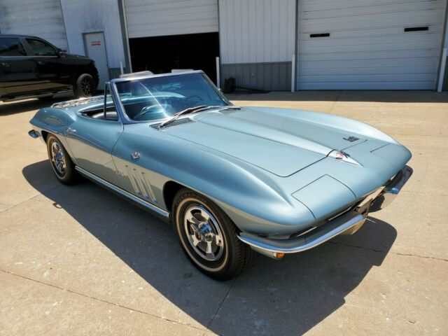 Chevrolet Corvette 1966 image number 10