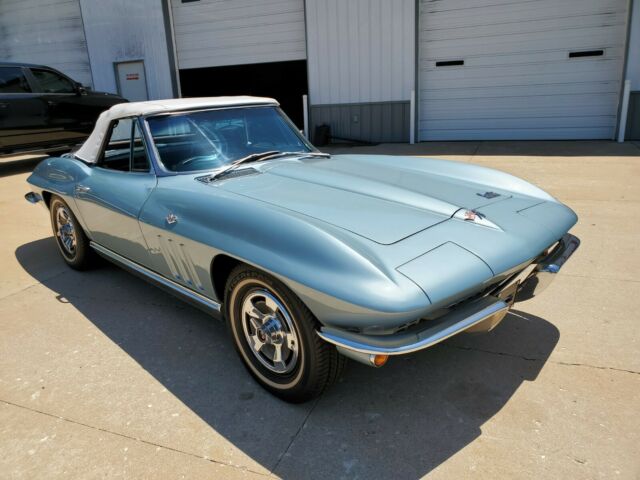 Chevrolet Corvette 1966 image number 28