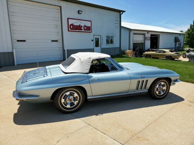 Chevrolet Corvette 1966 image number 29