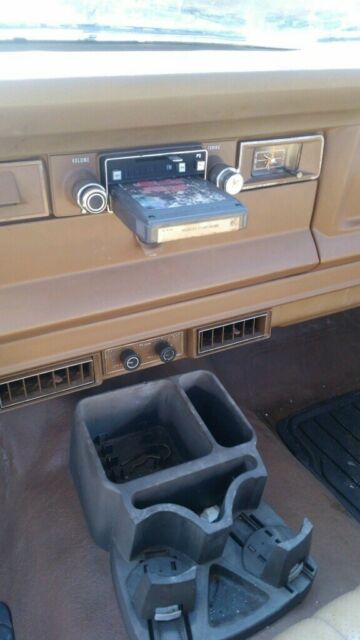 Jeep J20 1979 image number 10