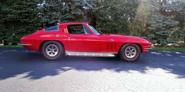 Chevrolet Corvette 1965 image number 29