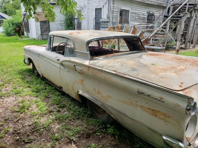 Ford Galaxie 1959 image number 10