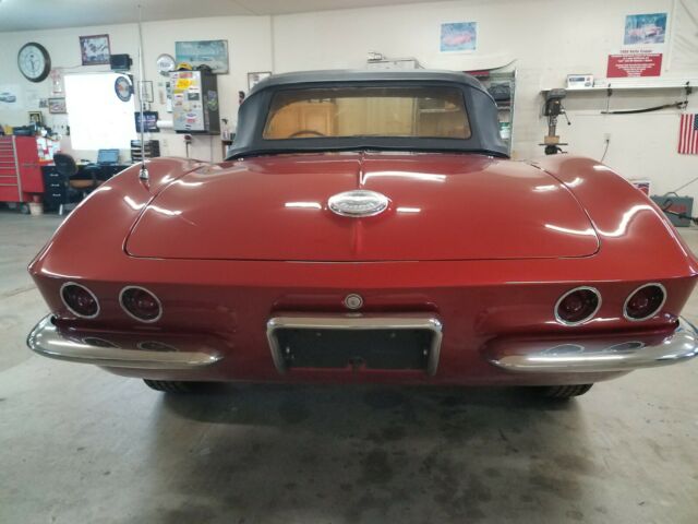 Chevrolet Corvette 1962 image number 17