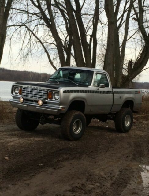 Dodge Power Wagon 1978 image number 0