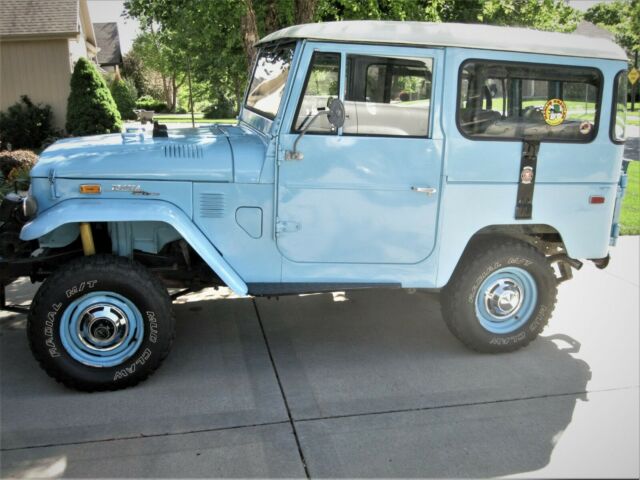 Toyota Land Cruiser 1973 image number 1