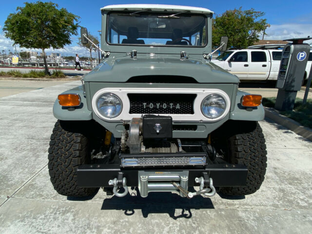 Toyota Land Cruiser 1972 image number 2