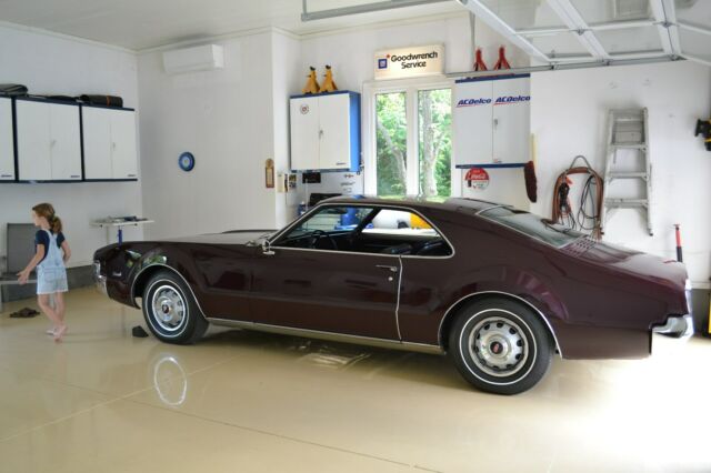 Oldsmobile Toronado 1966 image number 2